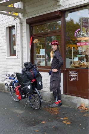 On ne voit pas très bien, mais j'ai acheté du pain dans une boulangerie drive !