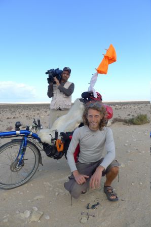 des journalistes effectuent un reportage