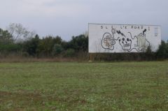 panneau sur le bord de route